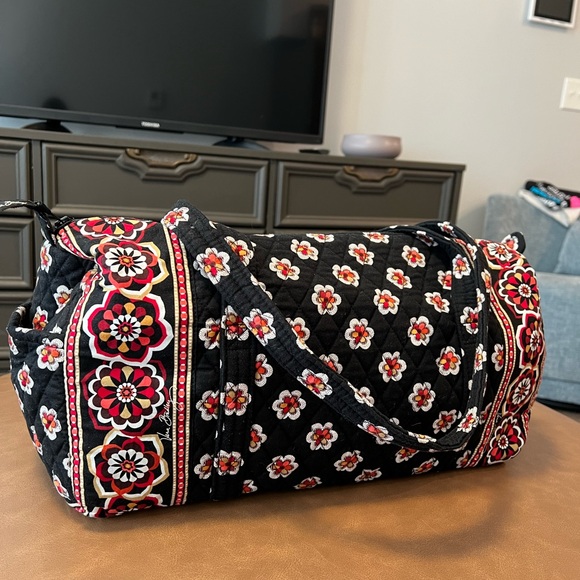 Vera Bradley Limited Edition Design Duffle Travel Bag - Picture 4 of 5